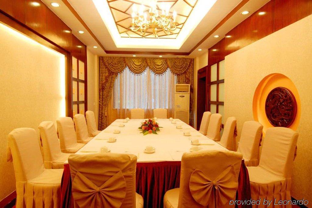 New Century Hotel Яншо Удобства фото